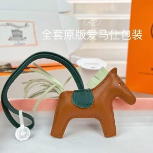 Hermes Rodeo PM Charm Milo Lambskin Gold Vert Fizz Vert Cyprès H064929CADQ - Image 7