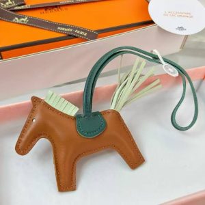 Hermes Rodeo PM Charm Milo Lambskin Gold Vert Fizz Vert Cyprès H064929CADQ - Image 6