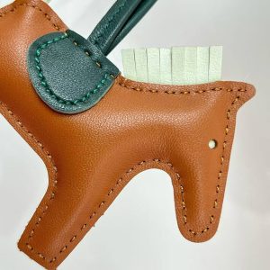 Hermes Rodeo PM Charm Milo Lambskin Gold Vert Fizz Vert Cyprès H064929CADQ - Image 4