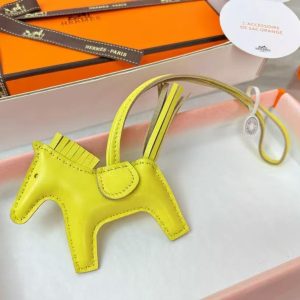 Hermes Rodeo PM Charm Milo Lambskin Lime H064929CADX - Image 6