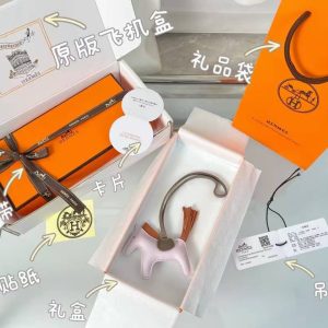 Hermes Rodeo PM Charm Milo Lambskin Mauve Pâle - Pain D'épice -Beige Marfa H064929CAEM - Image 7
