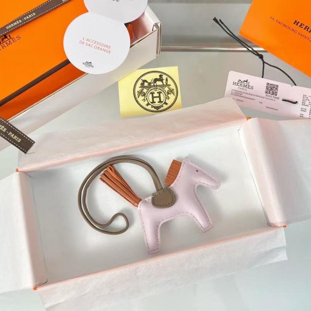 Hermes Rodeo PM Charm Milo Lambskin Mauve Pâle - Pain D'épice -Beige Marfa H064929CAEM - Image 6