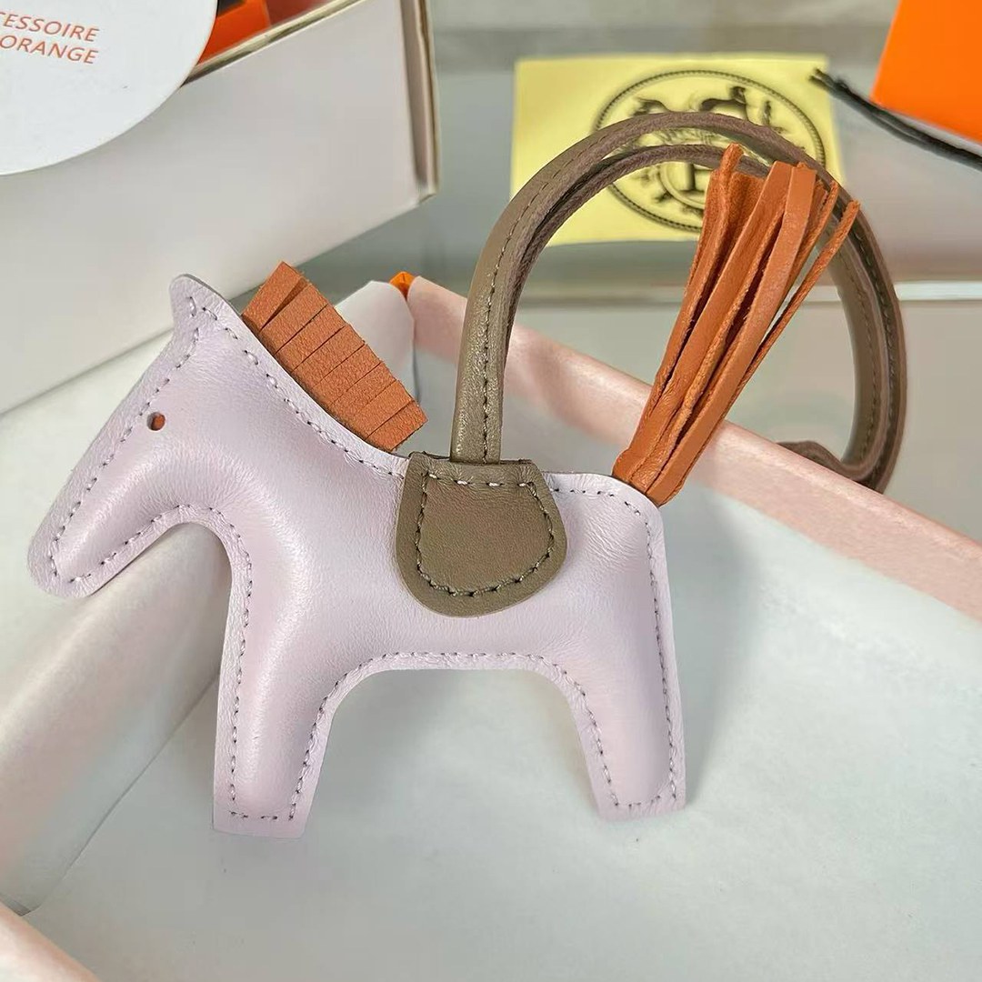 Hermes Rodeo PM Charm Milo Lambskin Mauve Pâle - Pain D'épice -Beige Marfa H064929CAEM - Image 5