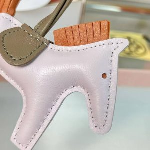 Hermes Rodeo PM Charm Milo Lambskin Mauve Pâle - Pain D'épice -Beige Marfa H064929CAEM - Image 4