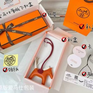 Alternative view of Hermes Rodeo PM Charm Milo Lambskin Orange Poppy Craie Rubis H064929CADY