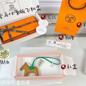 Alternative view of Hermes Rodeo PM Charm Milo Lambskin Sésame Vert Fizz Menthe H064929CAEB