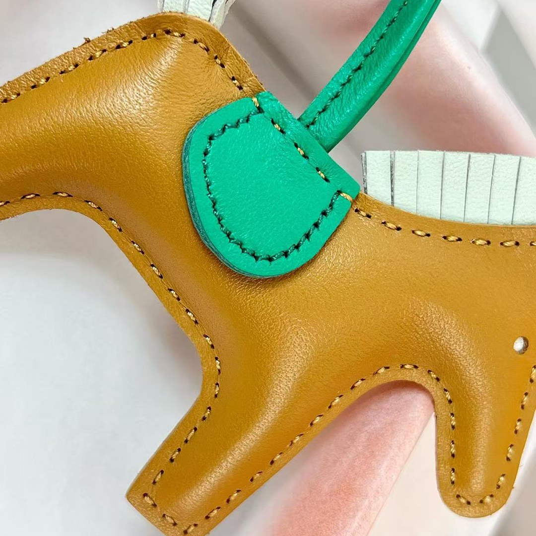 Hermes Rodeo PM Charm Milo Lambskin Sésame Vert Fizz Menthe H064929CAEB - Image 4