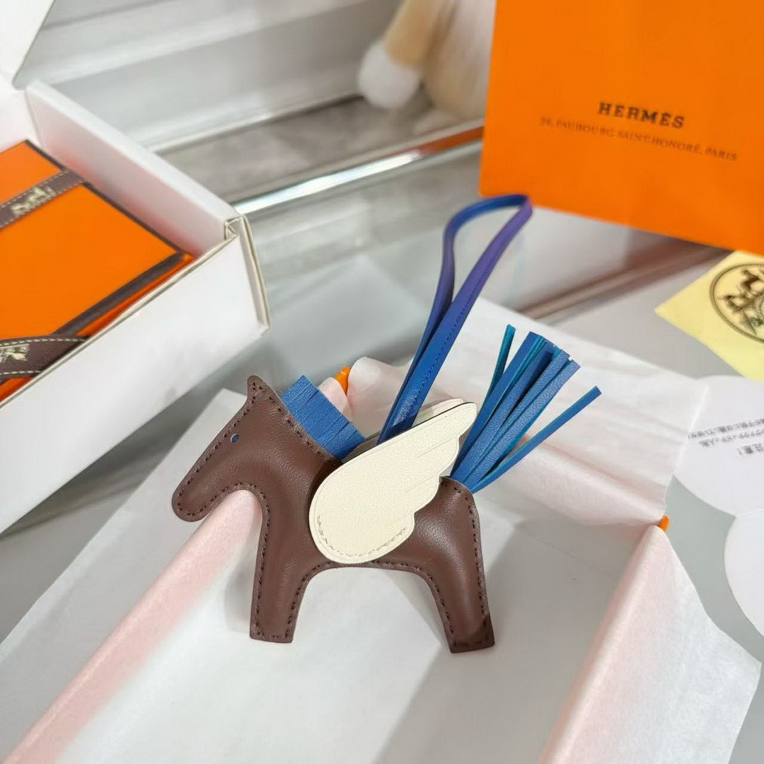 Hermes Rodeo Pegase PM Charm Milo Lambskin and Swift Calfskin Chocolat Bleu de France Craie H083010CACY - Image 7
