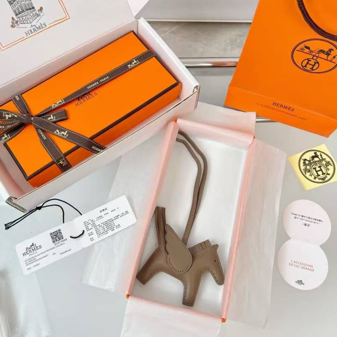 Hermes Rodeo Pegase PM Charm Milo Lambskin and Swift Calfskin Etoupe H083010CACC - Image 2
