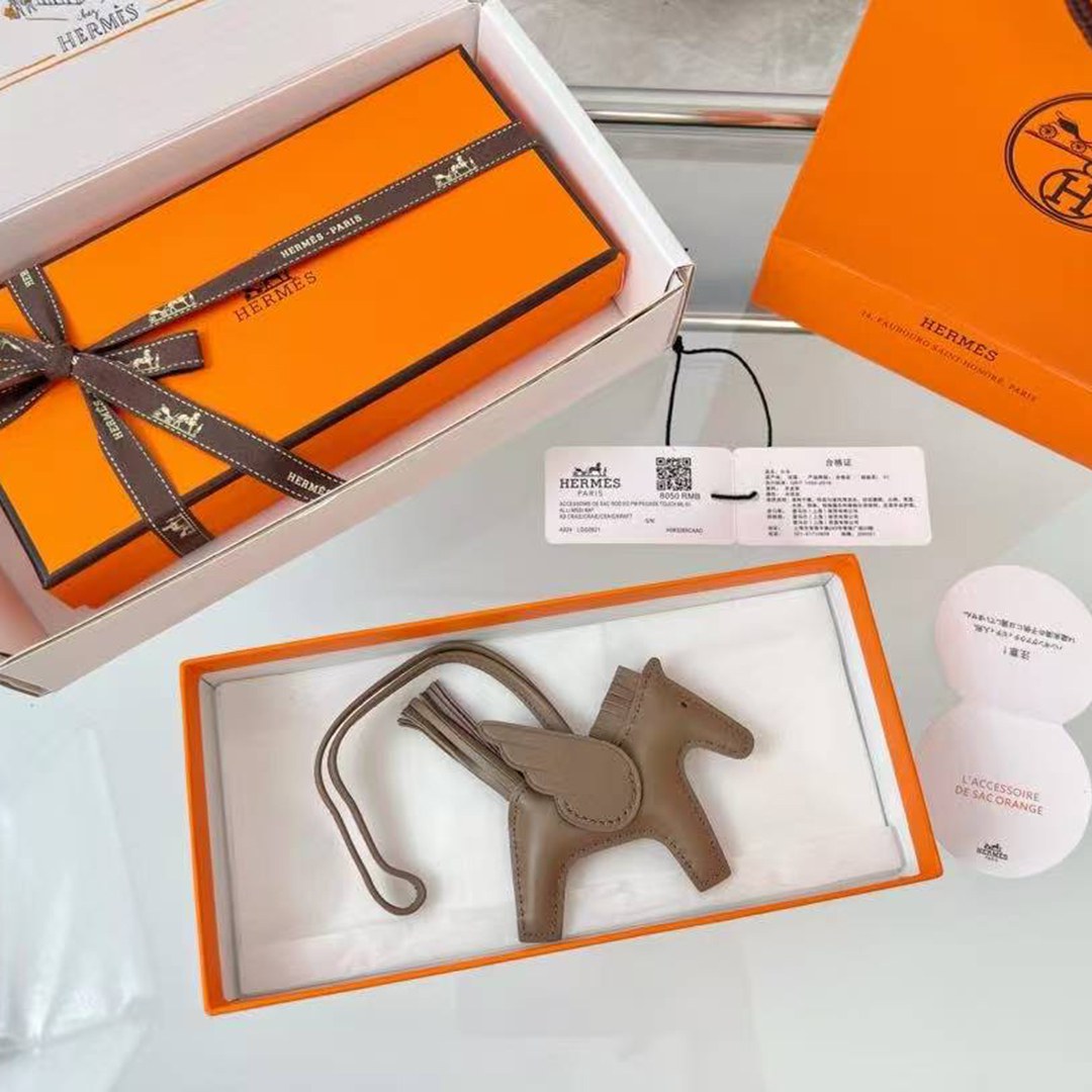 Hermes Rodeo Pegase PM Charm Milo Lambskin and Swift Calfskin Etoupe H083010CACC - Image 7