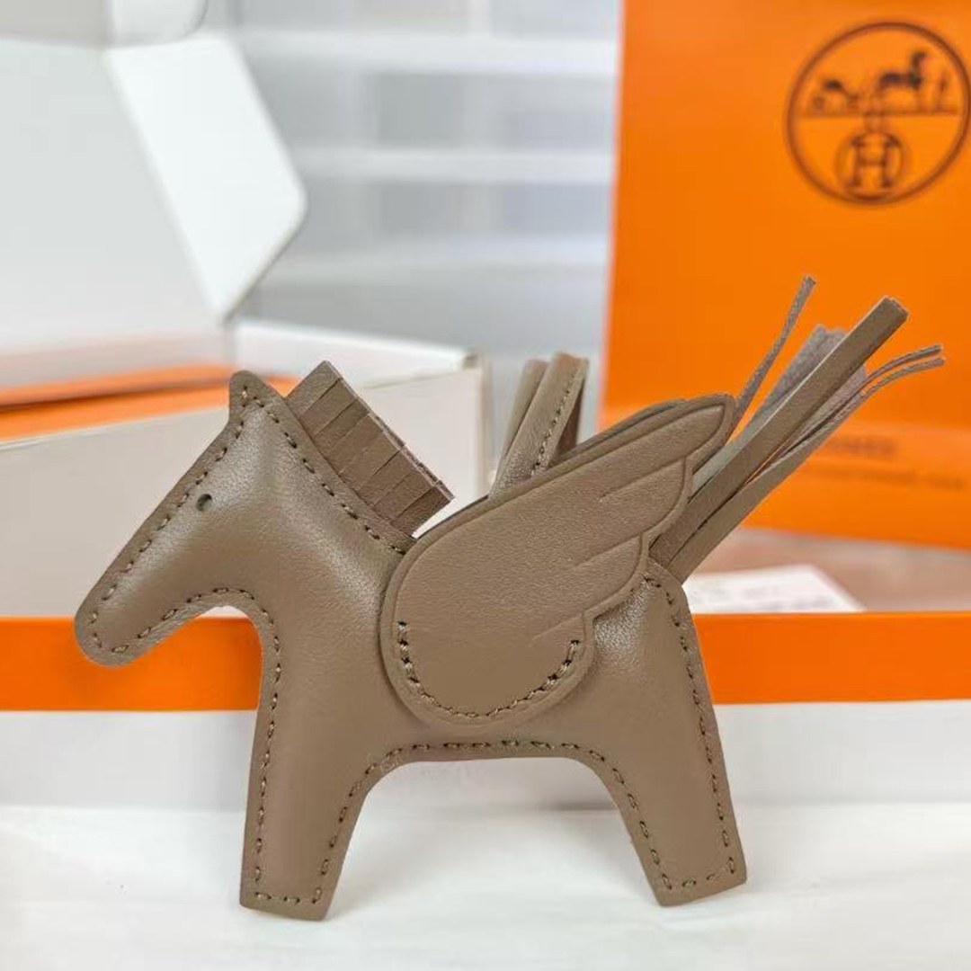 Hermes Rodeo Pegase PM Charm Milo Lambskin and Swift Calfskin Etoupe H083010CACC - Image 5