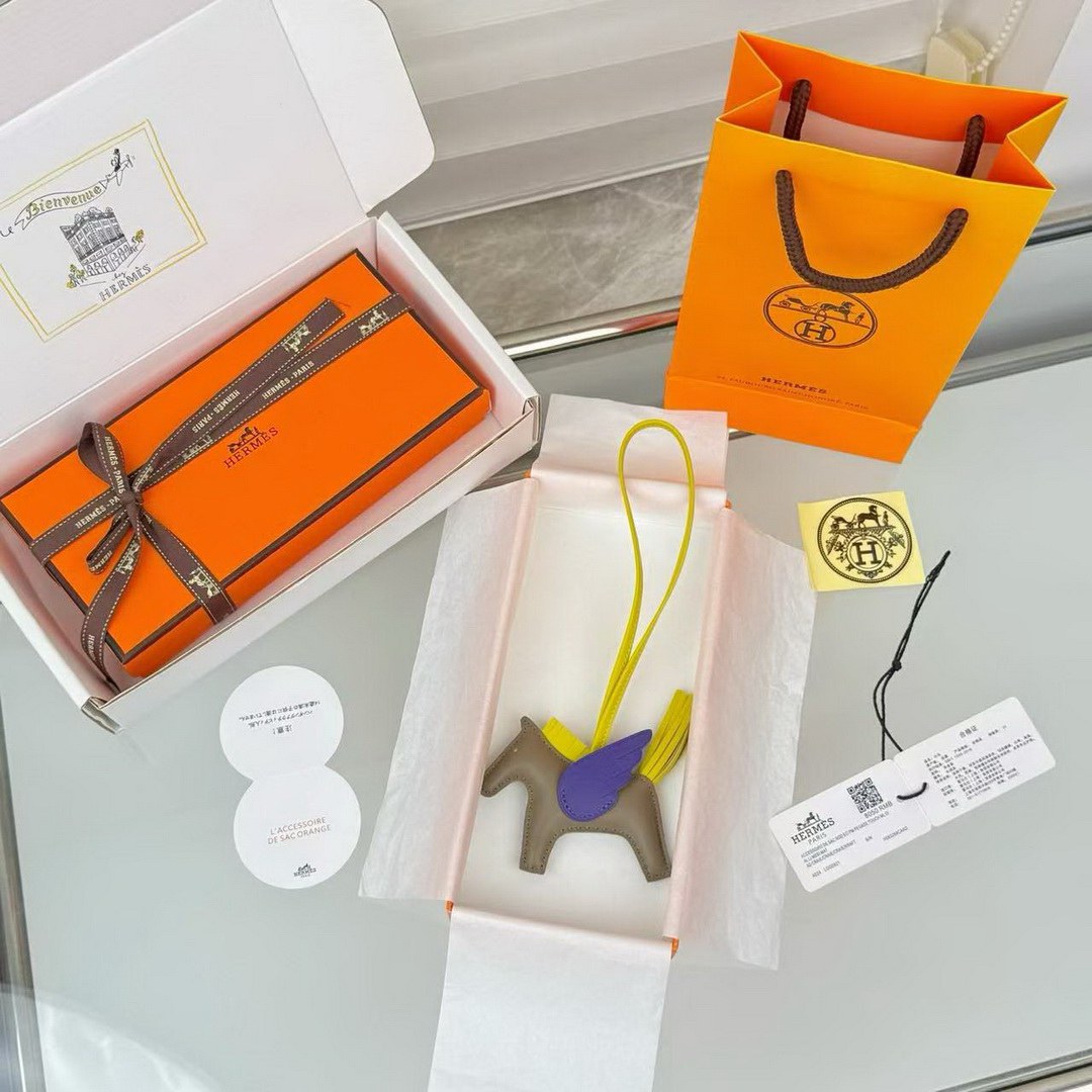 Hermes Rodeo Pegase PM Charm Milo Lambskin and Swift Calfskin Étoupe Jaune de Naples Aubergine H083010CAEJ - Image 2
