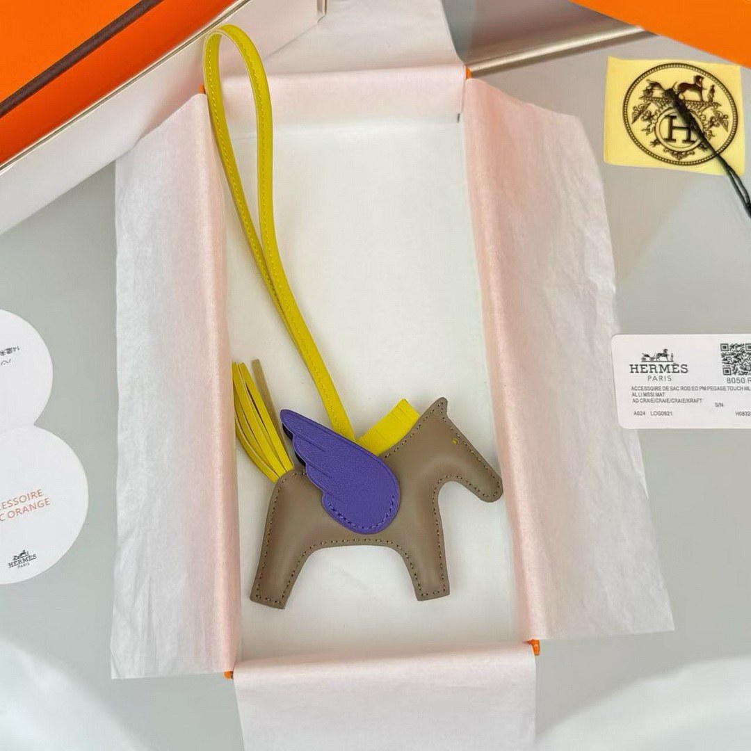 Hermes Rodeo Pegase PM Charm Milo Lambskin and Swift Calfskin Étoupe Jaune de Naples Aubergine H083010CAEJ - Image 10