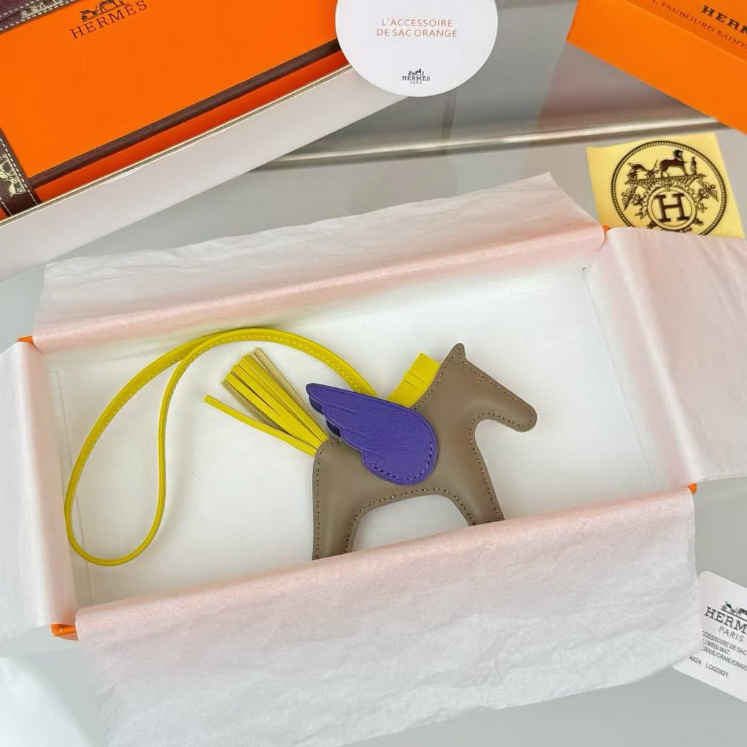 Hermes Rodeo Pegase PM Charm Milo Lambskin and Swift Calfskin Étoupe Jaune de Naples Aubergine H083010CAEJ - Image 9