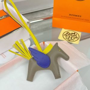 Hermes Rodeo Pegase PM Charm Milo Lambskin and Swift Calfskin Étoupe Jaune de Naples Aubergine H083010CAEJ - Image 8