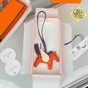 Hermes Rodeo Pegase PM Charm Milo Lambskin and Swift Calfskin Feu Purple Nata H083010CAEK - Image 11