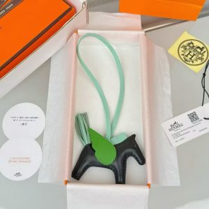Hermes Rodeo Pegase PM Charm Milo Lambskin and Swift Calfskin Noir Vert Peppermint Vert Yucca H083010CAEM - Image 10