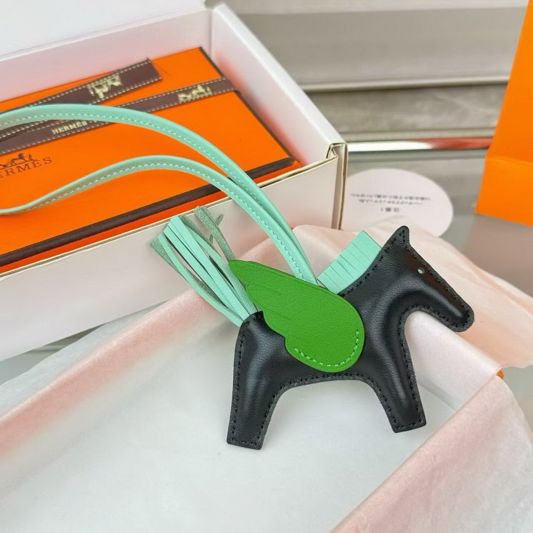 Hermes Rodeo Pegase PM Charm Milo Lambskin and Swift Calfskin Noir Vert Peppermint Vert Yucca H083010CAEM - Image 8
