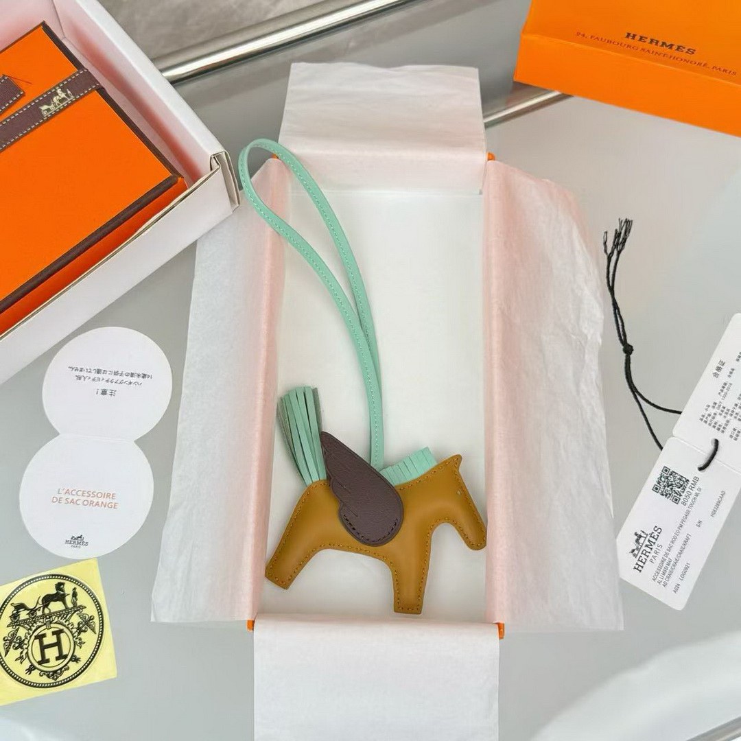 Hermes Rodeo Pegase PM Charm Milo Lambskin and Swift Calfskin Rouge Brique Sésame Vert Peppermint H083010CAEG - Image 9