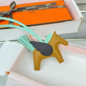 Hermes Rodeo Pegase PM Charm Milo Lambskin and Swift Calfskin Rouge Brique Sésame Vert Peppermint H083010CAEG - Image 6