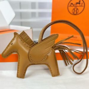 Hermes Rodeo Pegase PM Charm Milo Lambskin and Swift Calfskin Sésame H083010CABZ - Image 5