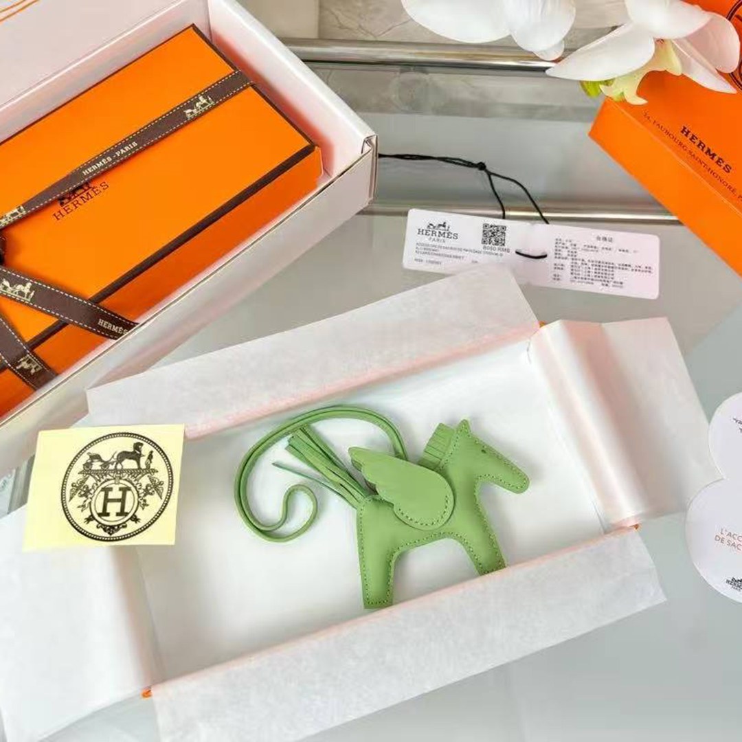 Hermes Rodeo Pegase PM Charm Milo Lambskin and Swift Calfskin Vert Criquet H083010CACA - Image 6