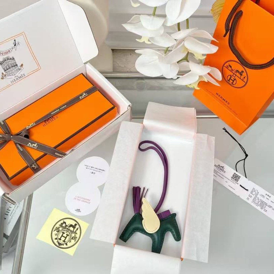 Hermes Rodeo Pegase PM Charm Milo Lambskin and Swift Calfskin Vert Cyprès Violet Jaune Milton H083010CACH - Image 7