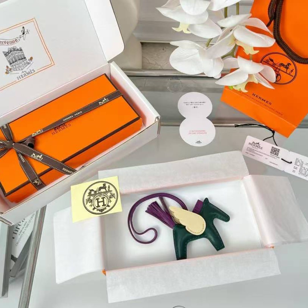 Hermes Rodeo Pegase PM Charm Milo Lambskin and Swift Calfskin Vert Cyprès Violet Jaune Milton H083010CACH - Image 6