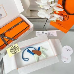 Hermes Rodeo Pegase PM Charm Milo Lambskin and Swift Calfskin Vert Fizz Bleu Zanzibar Gold H083010CACF - Image 6
