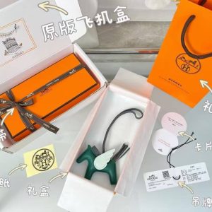 Hermes Rodeo Pegase PM Charm Milo Lambskin and Swift Calfskin Vert Moyen Ardoise Vert Peppermint H083010CACU - Image 7