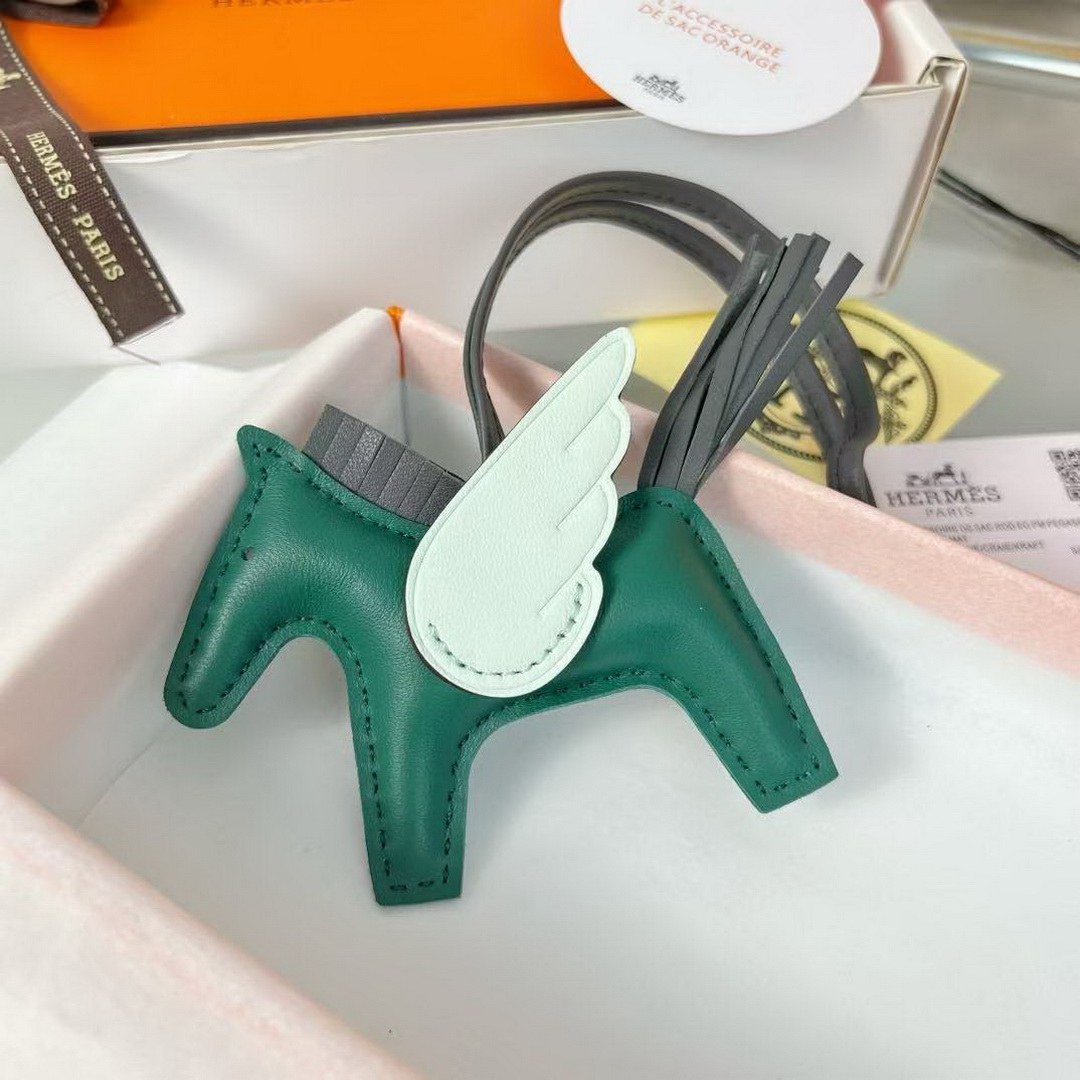 Hermes Rodeo Pegase PM Charm Milo Lambskin and Swift Calfskin Vert Moyen Ardoise Vert Peppermint H083010CACU - Image 5
