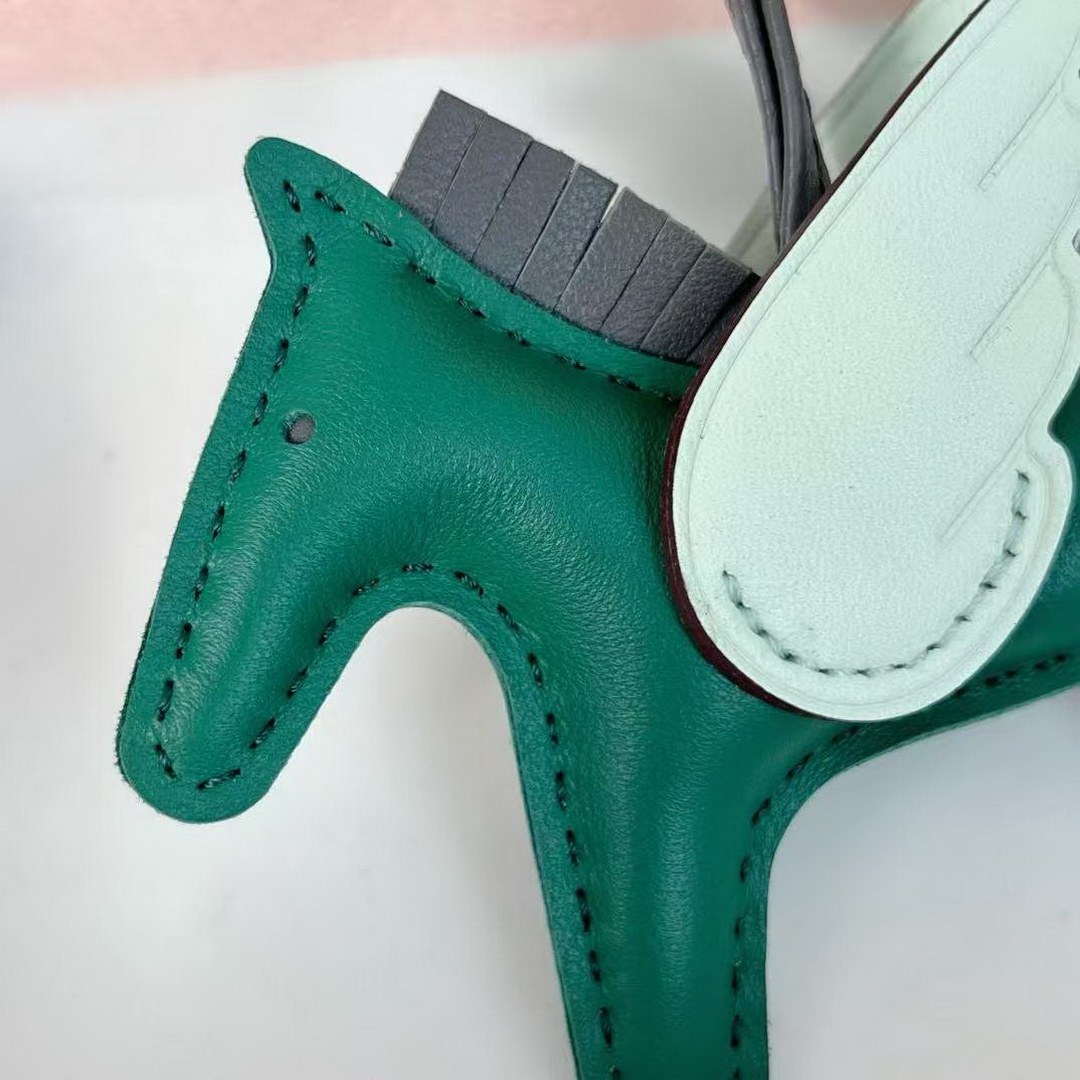 Hermes Rodeo Pegase PM Charm Milo Lambskin and Swift Calfskin Vert Moyen Ardoise Vert Peppermint H083010CACU - Image 3