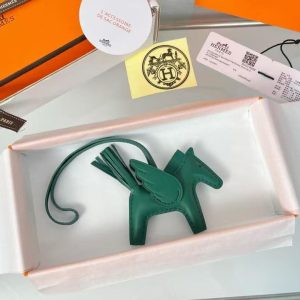 Hermes Rodeo Pegase PM Charm Milo Lambskin and Swift Calfskin Vert Moyen H083010CACP - Image 6