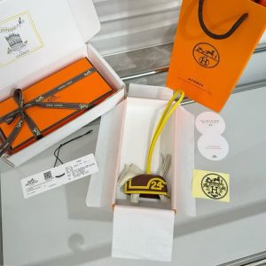 Alternative view of Hermes Rodeo Robeo 24 PM Charm Horse Milo Lambskin Craie -Terre - Jaune de Naples H087349CAAC