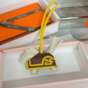 Hermes Rodeo Robeo 24 PM Charm Horse Milo Lambskin Craie -Terre - Jaune de Naples H087349CAAC - Image 8