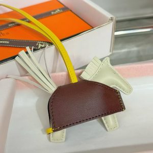 Hermes Rodeo Robeo 24 PM Charm Horse Milo Lambskin Craie -Terre - Jaune de Naples H087349CAAC - Image 7