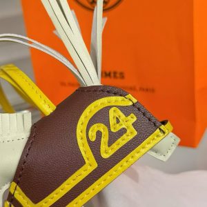 Hermes Rodeo Robeo 24 PM Charm Horse Milo Lambskin Craie -Terre - Jaune de Naples H087349CAAC - Image 6