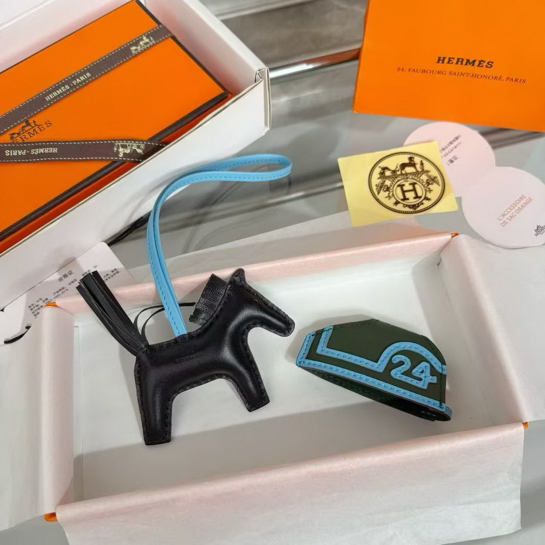 Hermes Rodeo Robeo 24 PM Charm Horse Milo Lambskin Noir - Vert Mangrove - Céleste H087349CAAB - Image 7