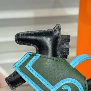 Hermes Rodeo Robeo 24 PM Charm Horse Milo Lambskin Noir - Vert Mangrove - Céleste H087349CAAB - Image 5