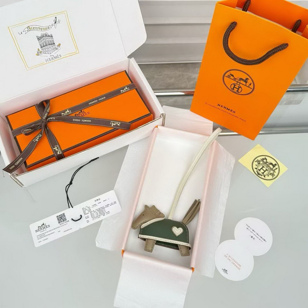 Hermes Rodeo Robeo Coeur PM Charm Horse Milo Lambskin Beige Marfa - Craie - Mangrove H086714CAAI - Image 2