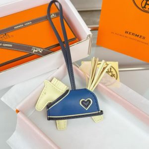 Hermes Rodeo Robeo Coeur PM Charm Horse Milo Lambskin Jaune Milton - Bleu Nuit - Bleu Tie H086714CAAC - Image 7