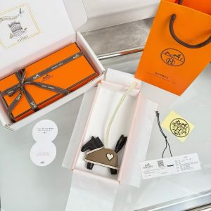 Alternative view of Hermes Rodeo Robeo Coeur PM Charm Horse Milo Lambskin Noir - Craie - Etoupe H086714CAAD