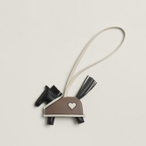 Hermes Rodeo Robeo Coeur PM Charm Horse Milo Lambskin Noir - Craie - Etoupe H086714CAAD