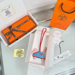 Alternative view of Hermes Rodeo Robeo Coeur PM Charm Horse Milo Lambskin Rose Darling - Rouge Radieux - Céleste H086714CAAA