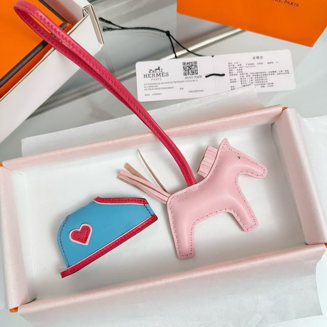 Hermes Rodeo Robeo Coeur PM Charm Horse Milo Lambskin Rose Darling - Rouge Radieux - Céleste H086714CAAA - Image 6