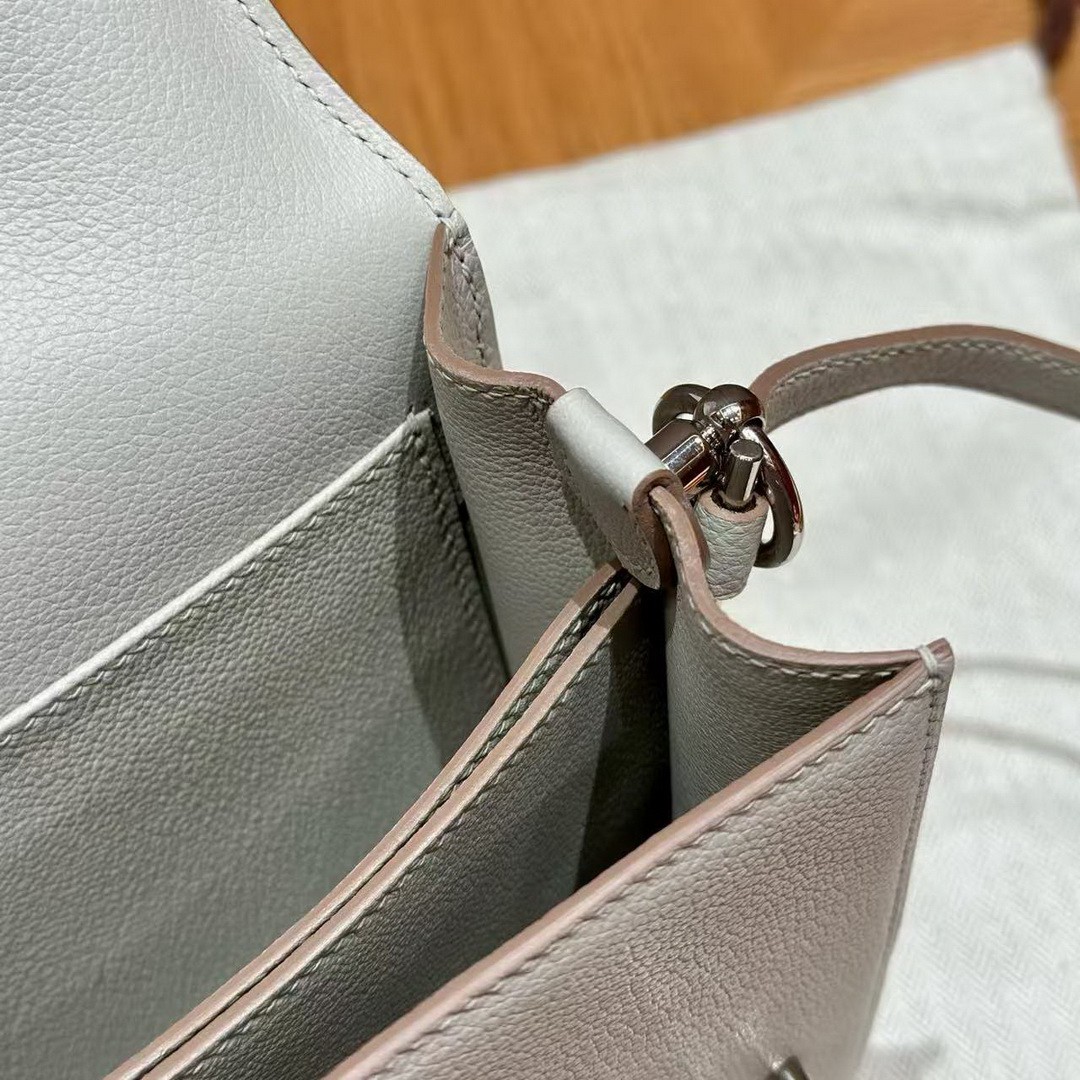 Hermes Roulis Mini 18 Bag Handmade In Evercolor Calfskin Leather Silver Hardware 8L Beton - Image 11