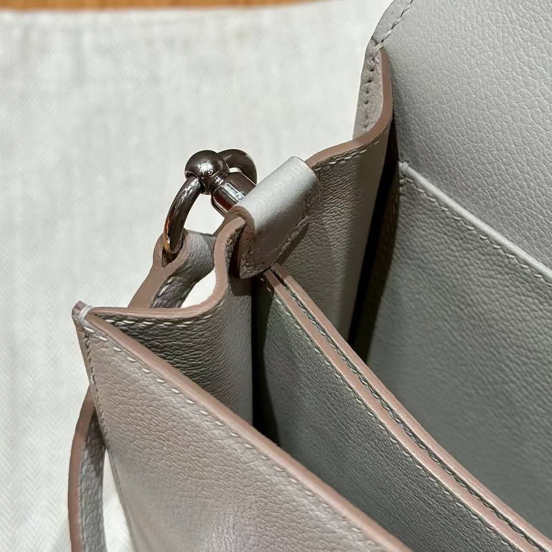 Hermes Roulis Mini 18 Bag Handmade In Evercolor Calfskin Leather Silver Hardware 8L Beton - Image 9
