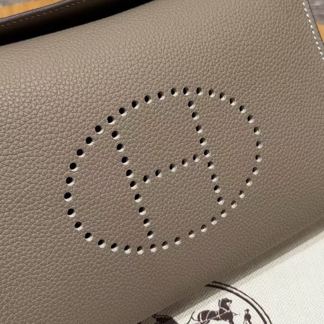 Hermes Videpoches Bag Handmade In Togo Calfskin Leather Silver Hardware 18 Etoupe H087987CK18 - Image 13