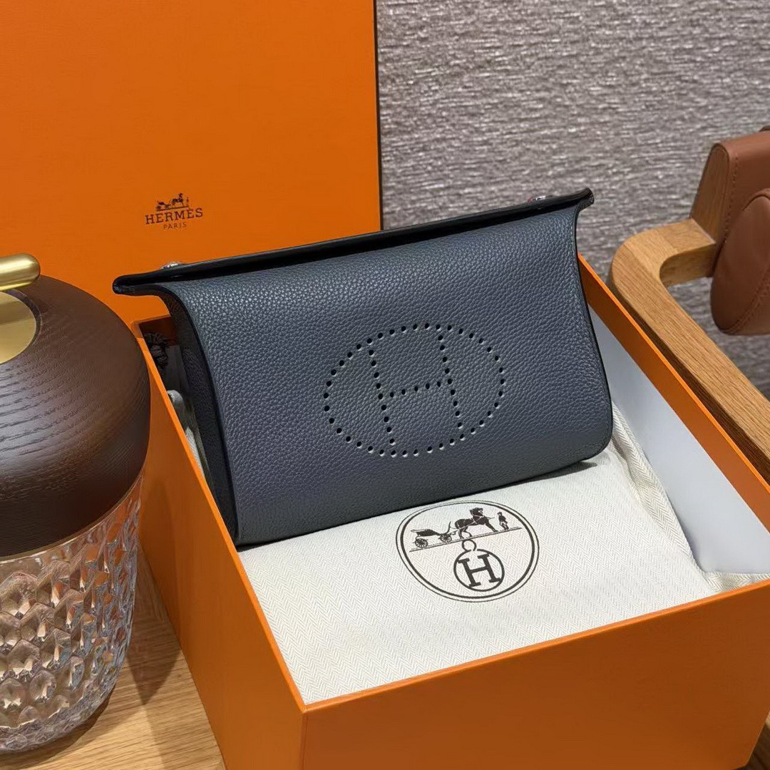 Hermes Videpoches Bag Handmade In Togo Calfskin Leather Silver Hardware H0 Girs Misty H087987CKH0 - Image 3