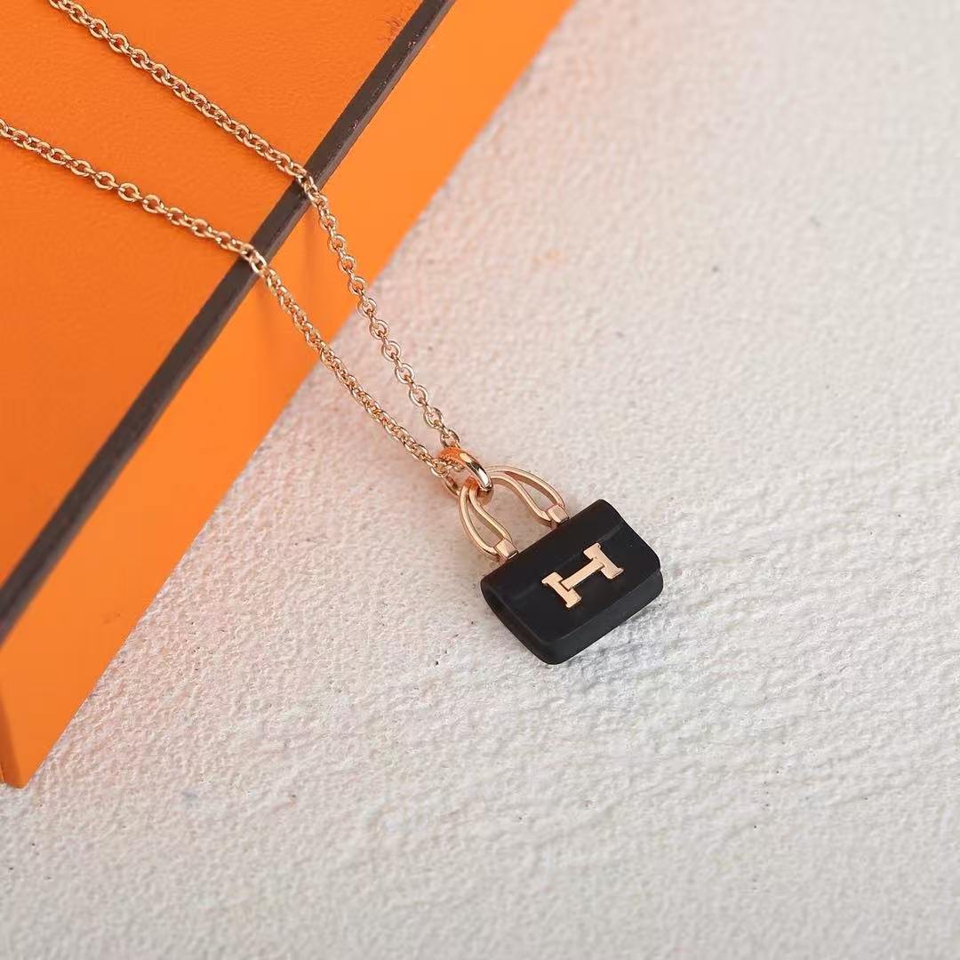 Hermes Amulettes Constance Pendant Necklace Rose Gold Noir H221354B 00 - Image 7